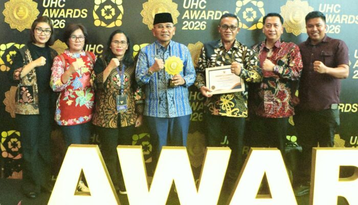 Bupati Simalungun Terima Penghargaan UHC Kategori Madya: Capaian Kepesertaan Tembus 101,67%