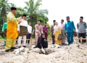 Bupati Batu Bara Letakkan Batu Pertama Pembangunan Rumah Tahfiz di Desa Pulau Sejuk