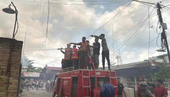 Gerak Cepat Polres Asahan Tangani Laporan Kebakaran Gudang Mobil di Kisaran Barat