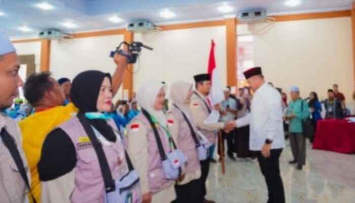 Bupati Batu Bara Lepas Jemaah Calon Haji Kloter 4 Embarkasi Medan ke Tanah Suci