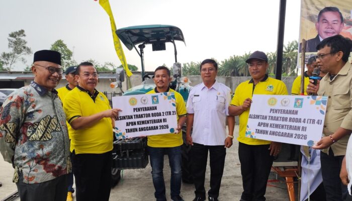 Mangihut Sinaga Serahkan Alsintan di Simalungun, Dorong Produktivitas dan Kesejahteraan Petani