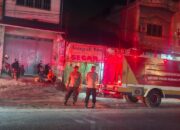 Gerak Cepat Kapolsek Air Putih dan Personel Amankan TKP Kebakaran Ruko di Indrapura
