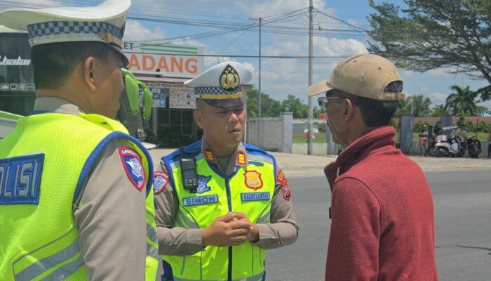 Satlantas Polres Batu Bara Gelar Minggu Kasih Bagikan Sembako dan Jaga Kelancaran Lalu Lintas