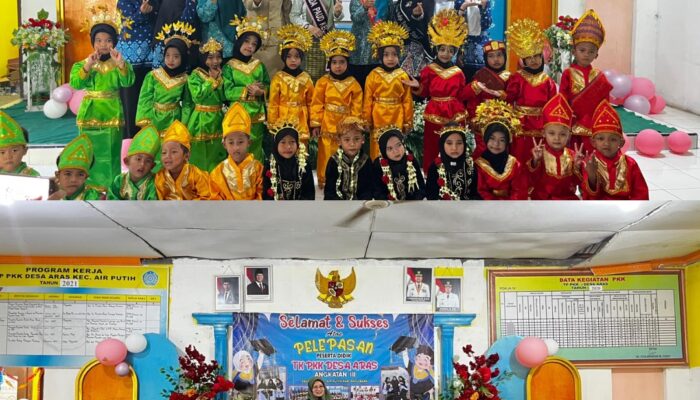 Pelepasan Siswa/Siswi, TK Desa Aras Angkatan Ke – III, Ketua PKK Kecamatan : Pendidikan jangan diabaikan