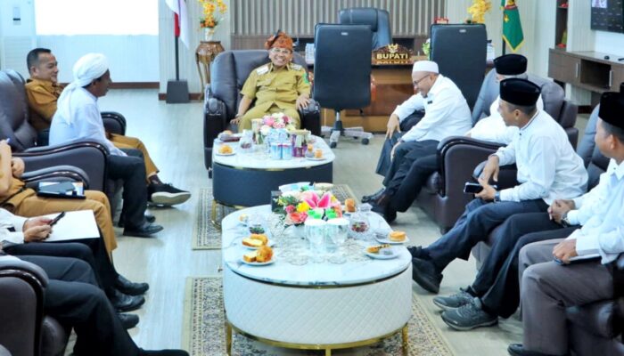 Terima Kunjungan Silaturahmi Pengurus MUI, Bupati Simalungun Bahas Hari Santri dan Pengukuhan Pengurus