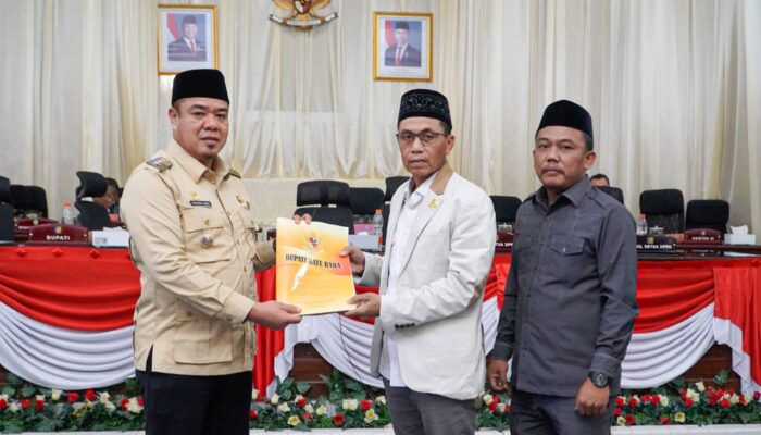 Rapat Paripurna DPRD Batu Bara, Wakil Bupati Syafrizal Sampaikan Tiga Ranperda