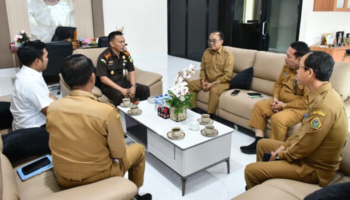 Wabup Ariston Sidauruk Sambangi Kejari Samosir: Bahas Aset, PAD hingga Kepastian Hukum Pembangunan
